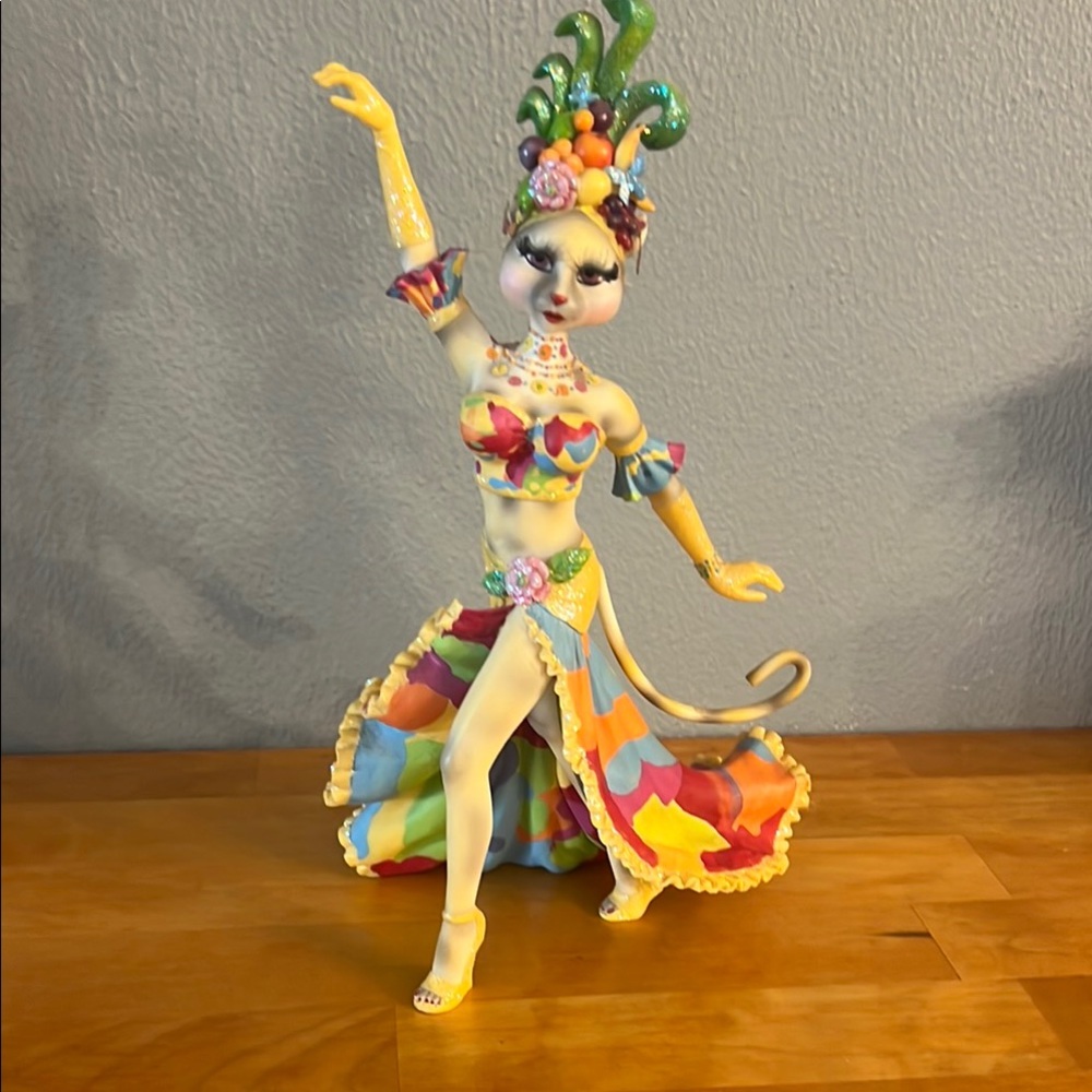 Margaret Le Van "Lushus Miranda" Alley Cat figurine